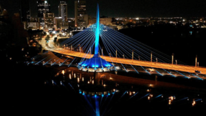 Read more about the article  Esplanade Riel Bridge and WINNIPEG Sign